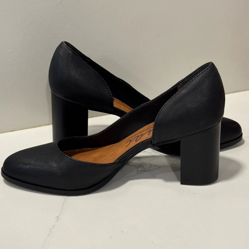 Zodiac Gracie Women's Black Leather Side Cutout pumps